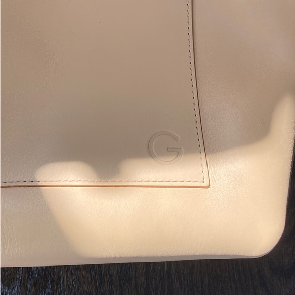 Garrett leather tote bag in sand - Picture 6 of 7